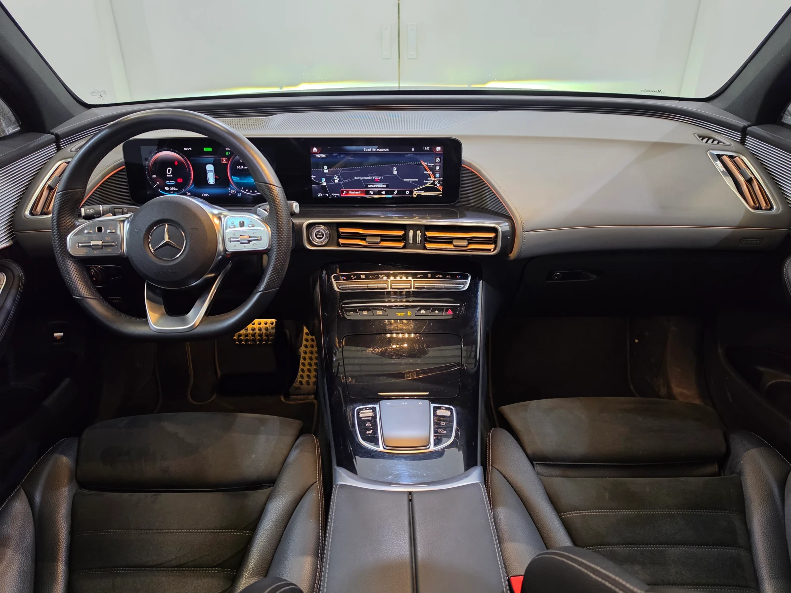 Mercedes-Benz EQC 400 4MATIC AMG Aut. Pano Head-Up Burmester Memory, снимка 9 - Автомобили и джипове - 55403095