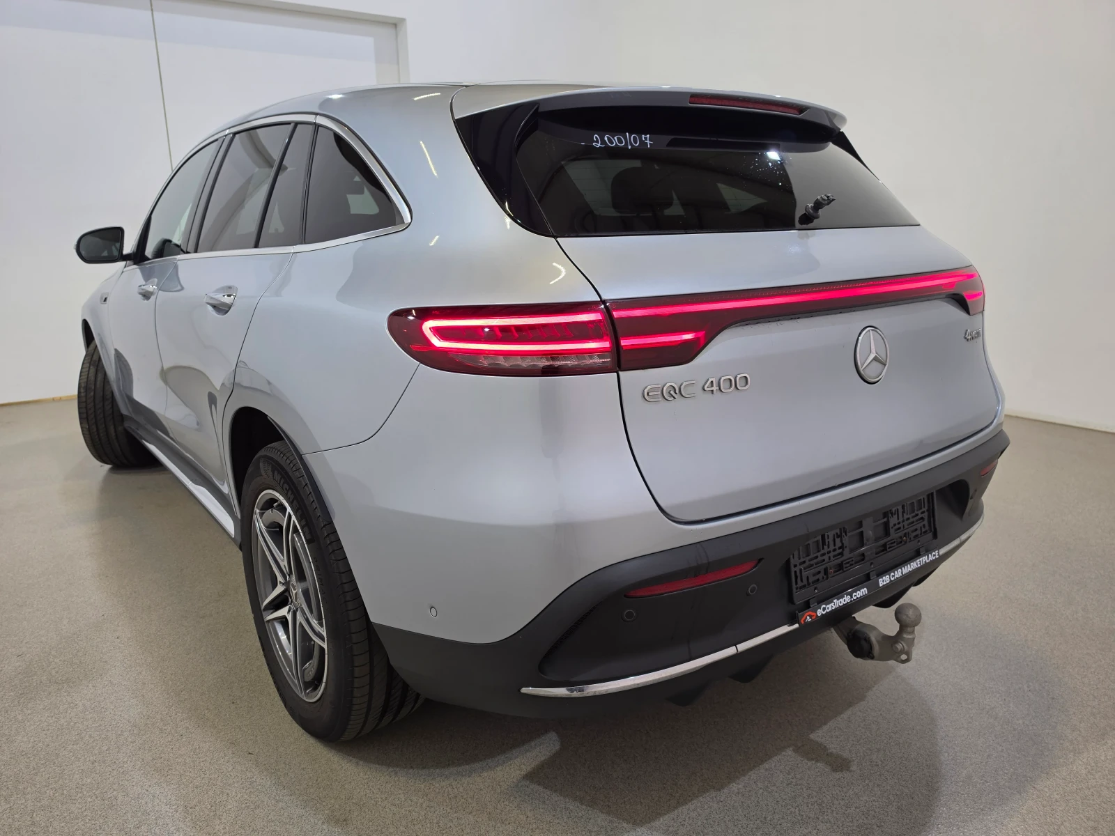 Mercedes-Benz EQC 400 4MATIC AMG Aut. Pano Head-Up Burmester Memory, снимка 6 - Автомобили и джипове - 55403095