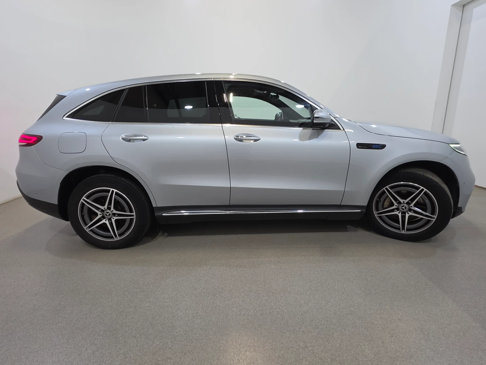 Mercedes-Benz EQC 400 4MATIC AMG Aut. Pano Head-Up Burmester Memory, снимка 7 - Автомобили и джипове - 55403095