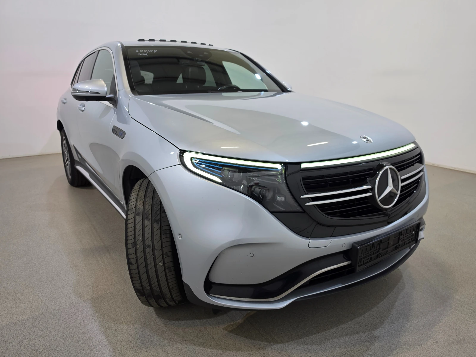 Mercedes-Benz EQC 400 4MATIC AMG Aut. Pano Head-Up Burmester Memory, снимка 3 - Автомобили и джипове - 55403095