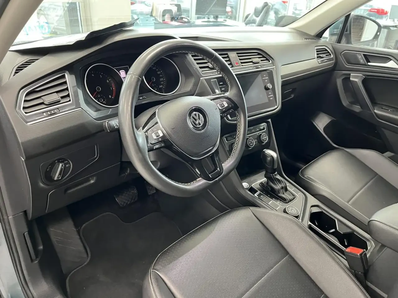 VW Tiguan COMFORTLINE / AWD + TOIT + GPS + CAMERA + CUIR + + | Mobile.bg � ����������� 12
