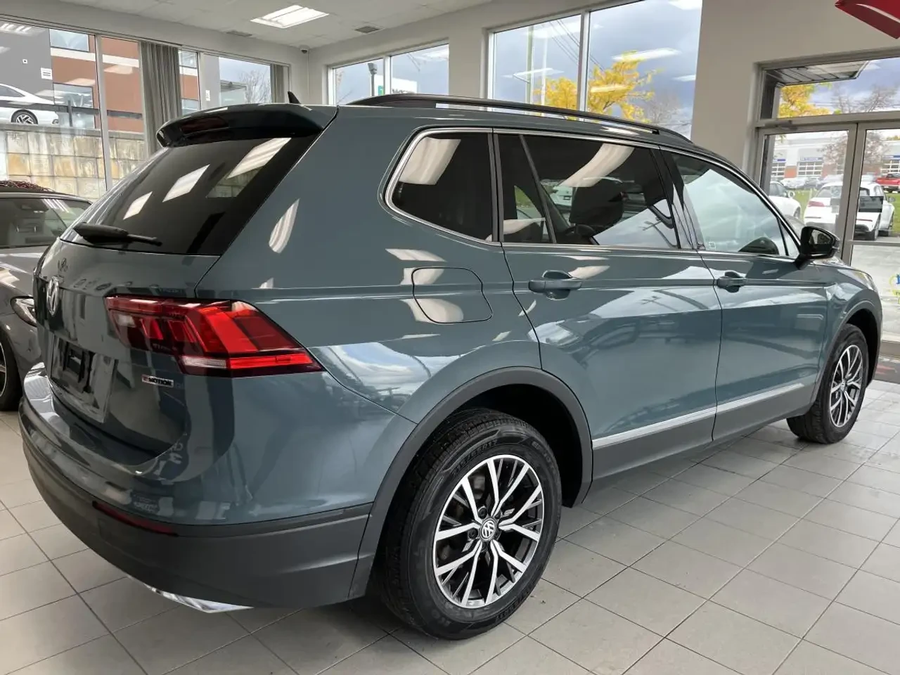 VW Tiguan COMFORTLINE / AWD + TOIT + GPS + CAMERA + CUIR + + | Mobile.bg � ����������� 6