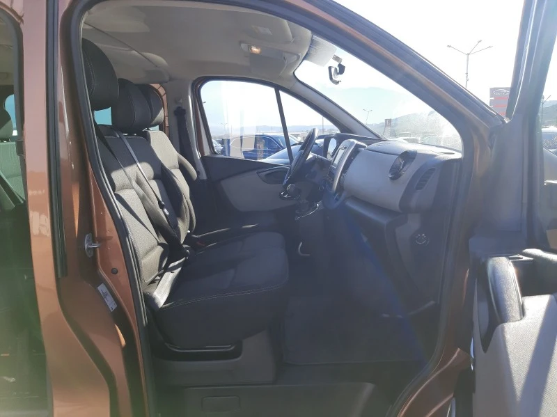 Renault Trafic 1.6dci 8+ 1, снимка 10 - Бусове и автобуси - 46355939