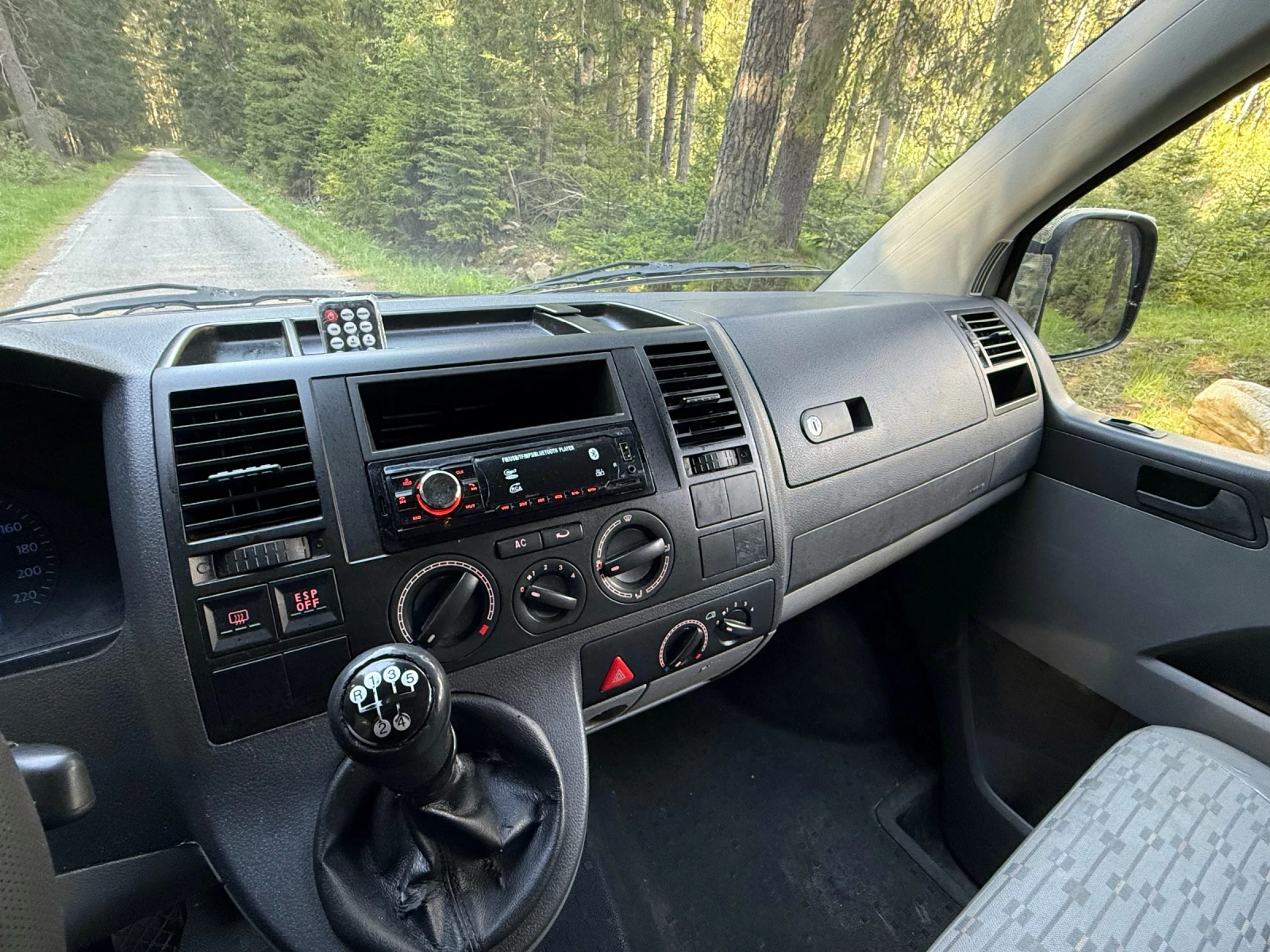 VW Transporter T5 1.9 TDI 9 местен Климатик, снимка 14 - Бусове и автобуси - 38005208