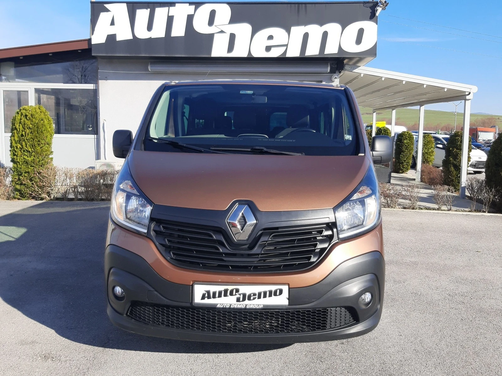 Renault Trafic 1.6dci 8+ 1 - изображение 2