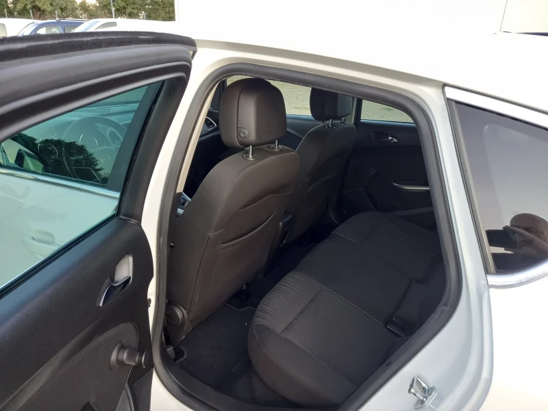 Opel Astra Sport, снимка 12 - Автомобили и джипове - 51441684