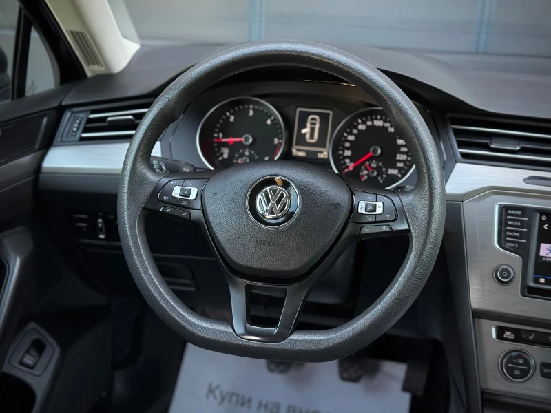 VW Passat 1.6TDI * BlueMotion* Сервизна История* , снимка 9 - Автомобили и джипове - 51612845