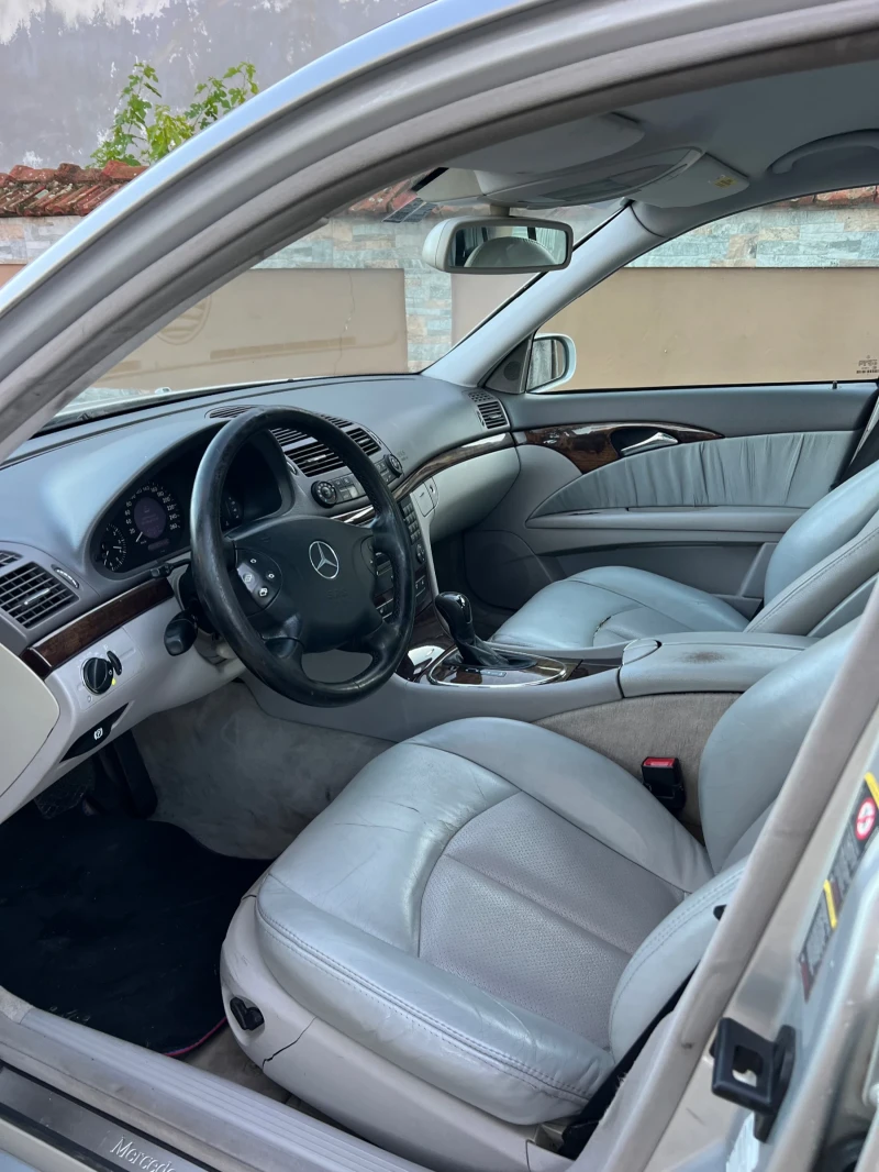 Mercedes-Benz E 220 150hp 2004g, снимка 7 - Автомобили и джипове - 52678099