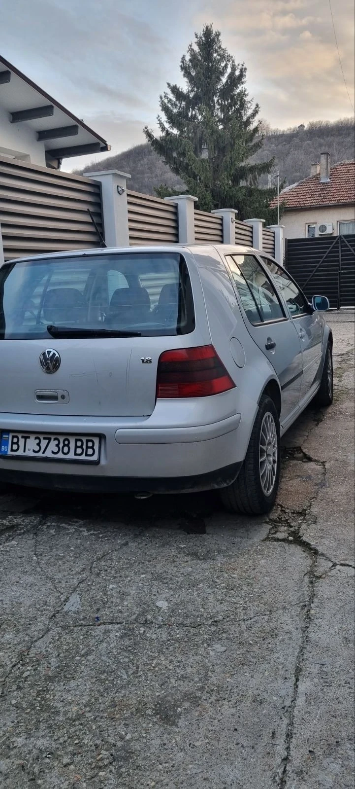 VW Golf, снимка 4 - Автомобили и джипове - 48633318