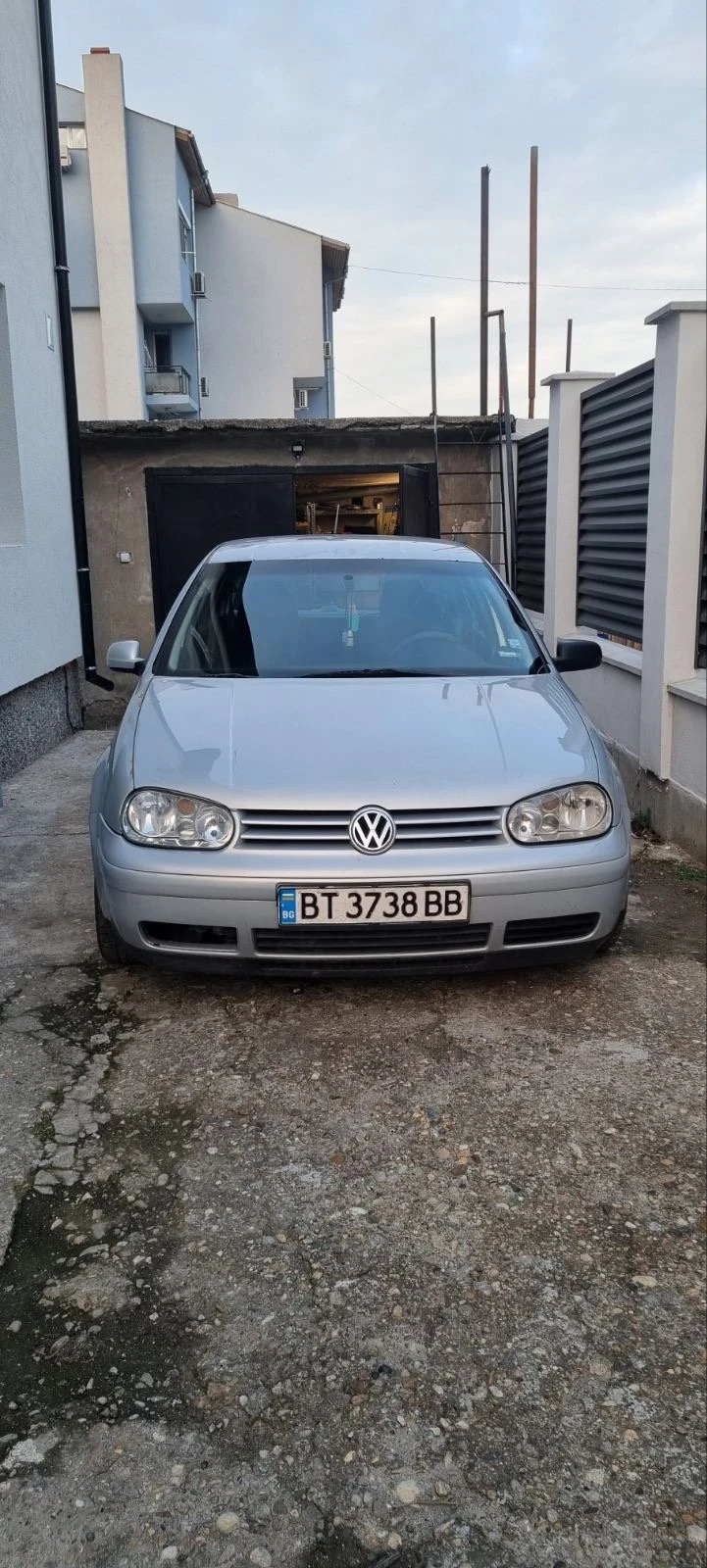 VW Golf, снимка 1 - Автомобили и джипове - 48633318