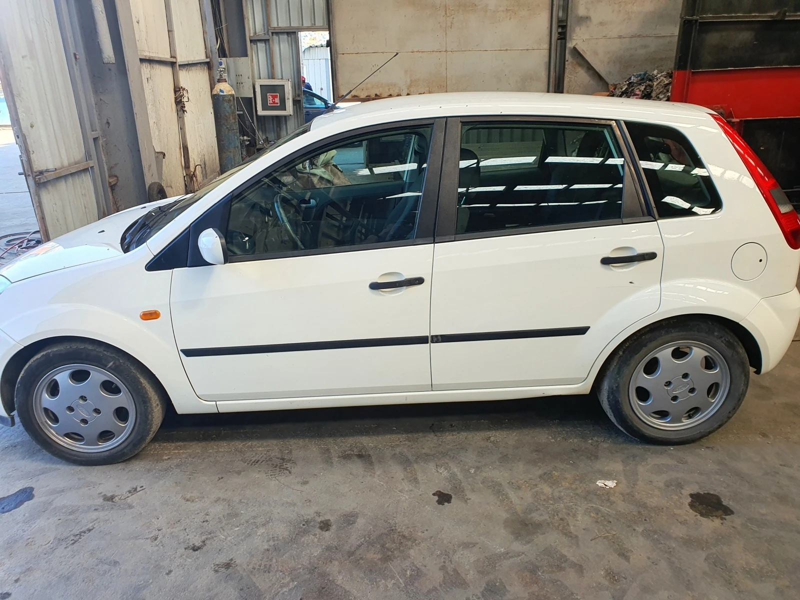 Ford Fiesta 1.4 - изображение 2