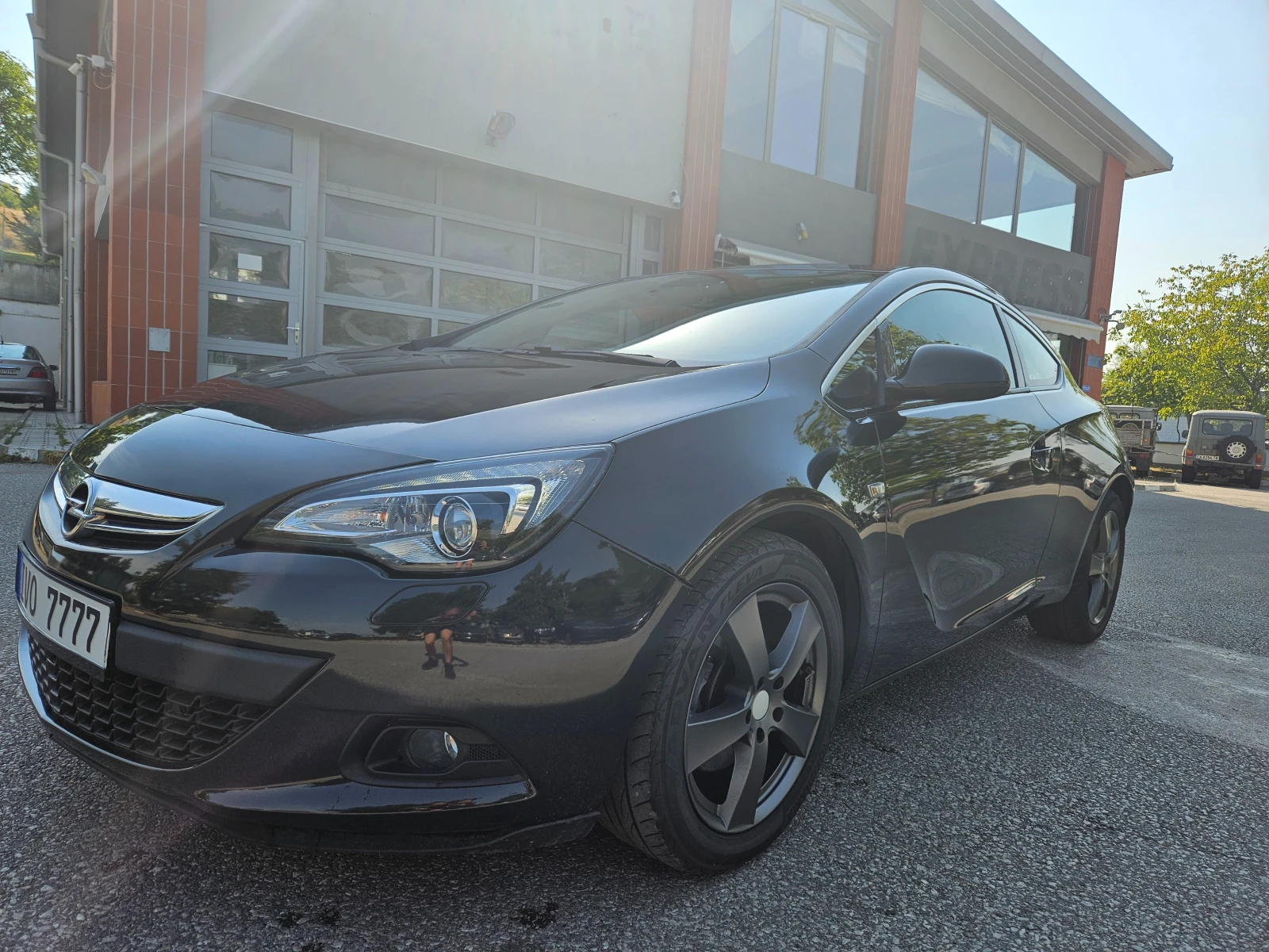 Opel Astra 1.6CDTI GTC - изображение 7