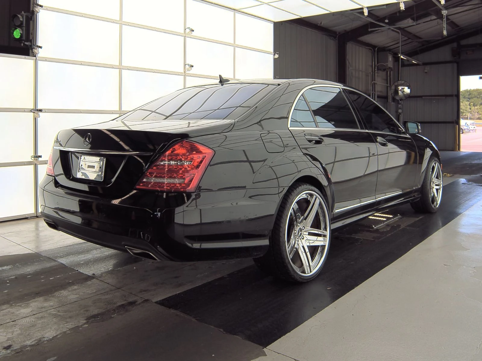 Mercedes-Benz S 550 (AMG-Pack) Обдух* Harman/Kardon* Дистроник* Масаж* - изображение 4