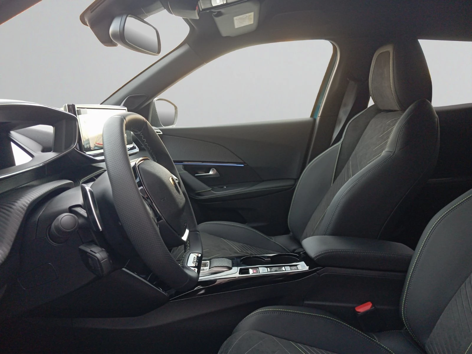 Peugeot 2008 GT EXCLUSIVE 1.2 PureTech 145 HYBRID 48V e-DCS6  - изображение 9