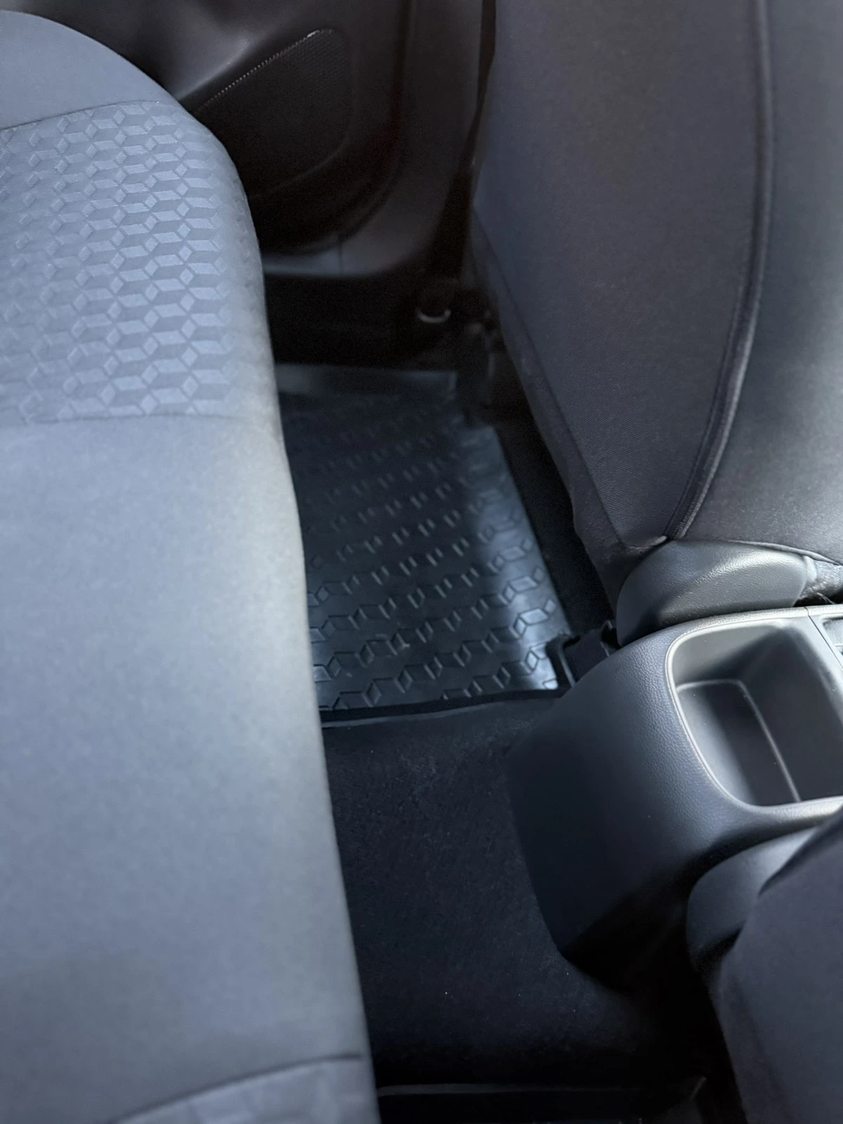 Toyota Yaris 1.5 TNGA Chic Extra Bi-Tone, снимка 12 - Автомобили и джипове - 53824280