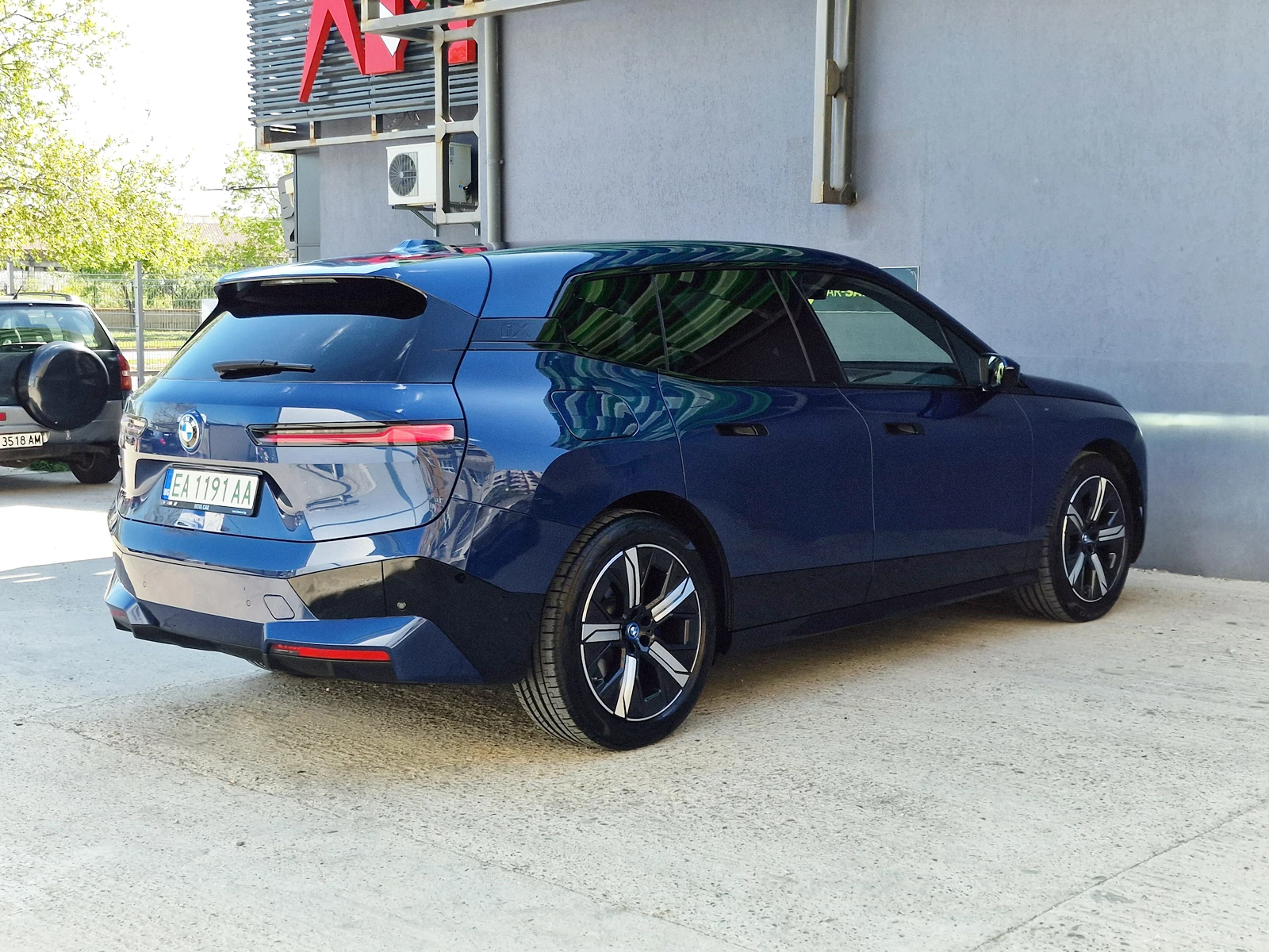 BMW iX iX 60M xDrive Въздух от България, снимка 8 - Автомобили и джипове - 54615398