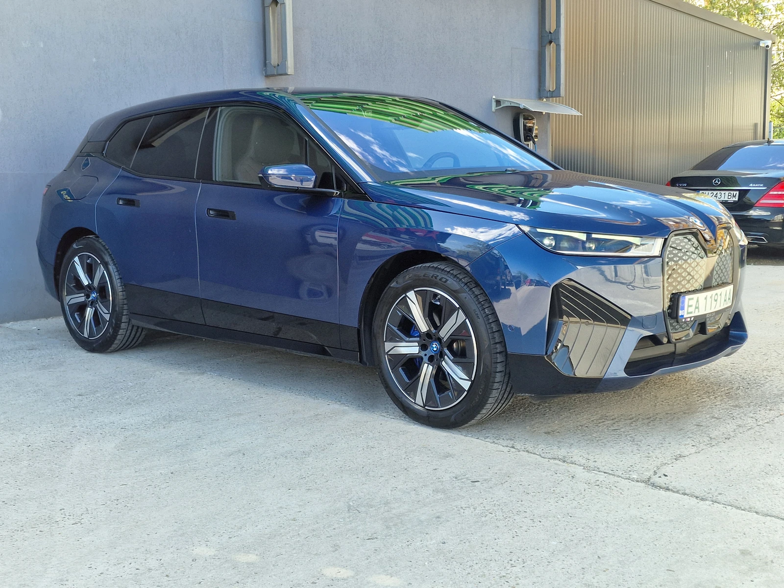 BMW iX iX 60M xDrive Въздух от България, снимка 2 - Автомобили и джипове - 54615398