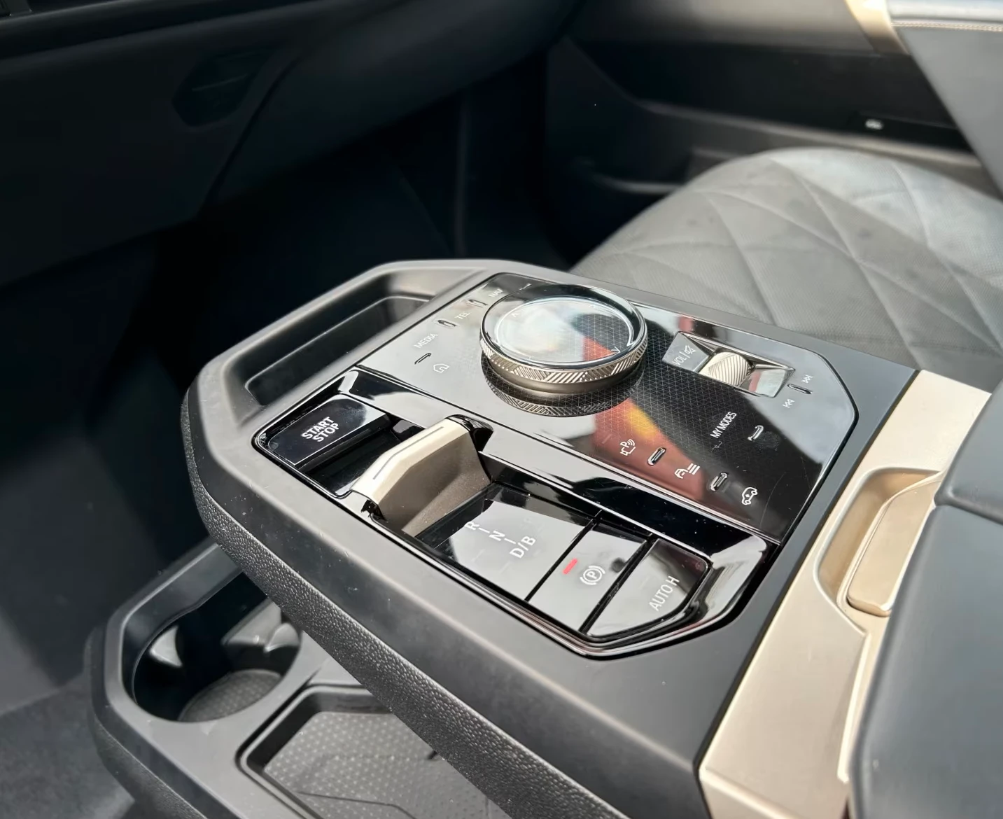 BMW iX 50 , снимка 9 - Автомобили и джипове - 54677173