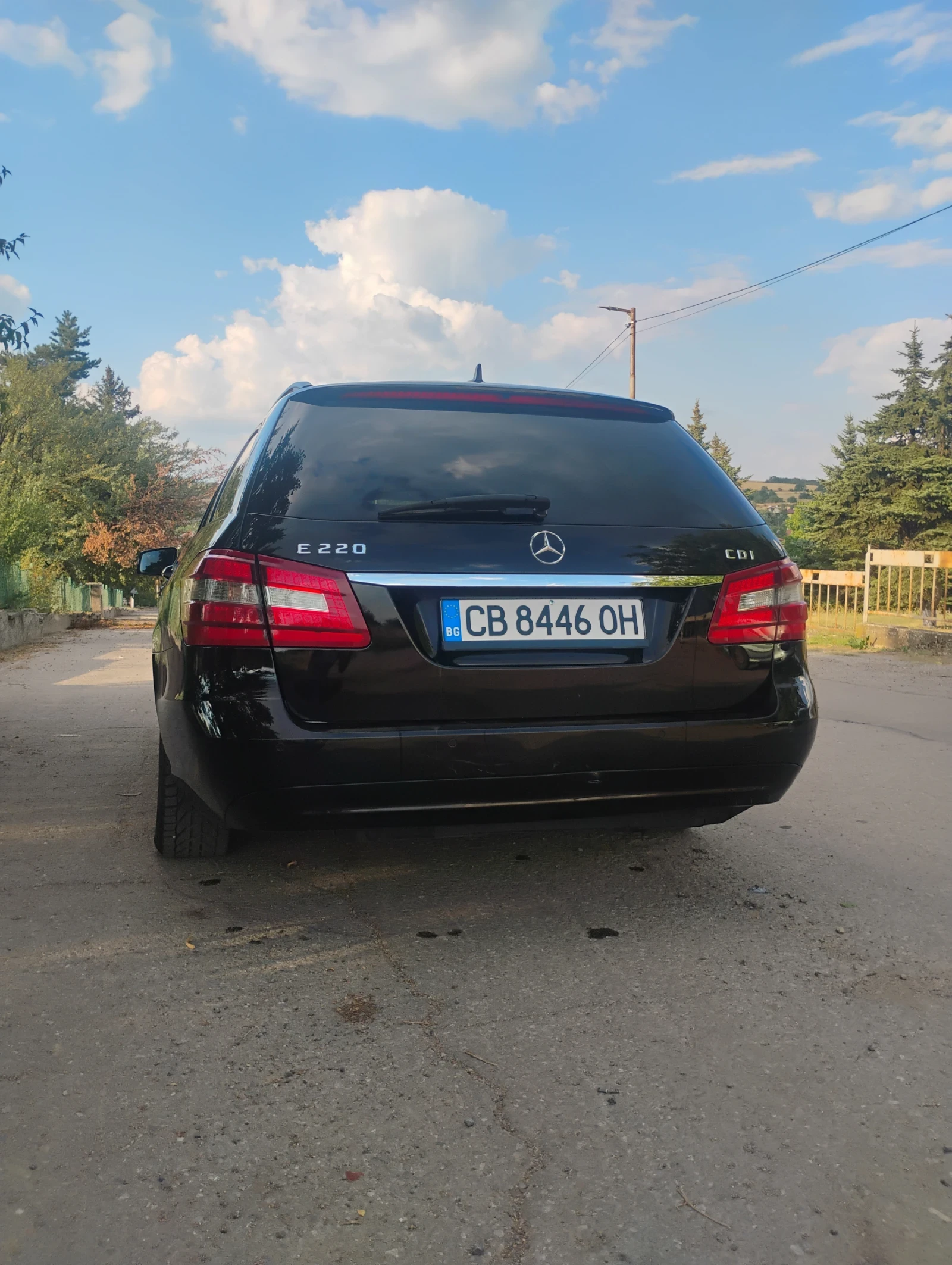 Mercedes-Benz E 220, снимка 4 - Автомобили и джипове - 55598902