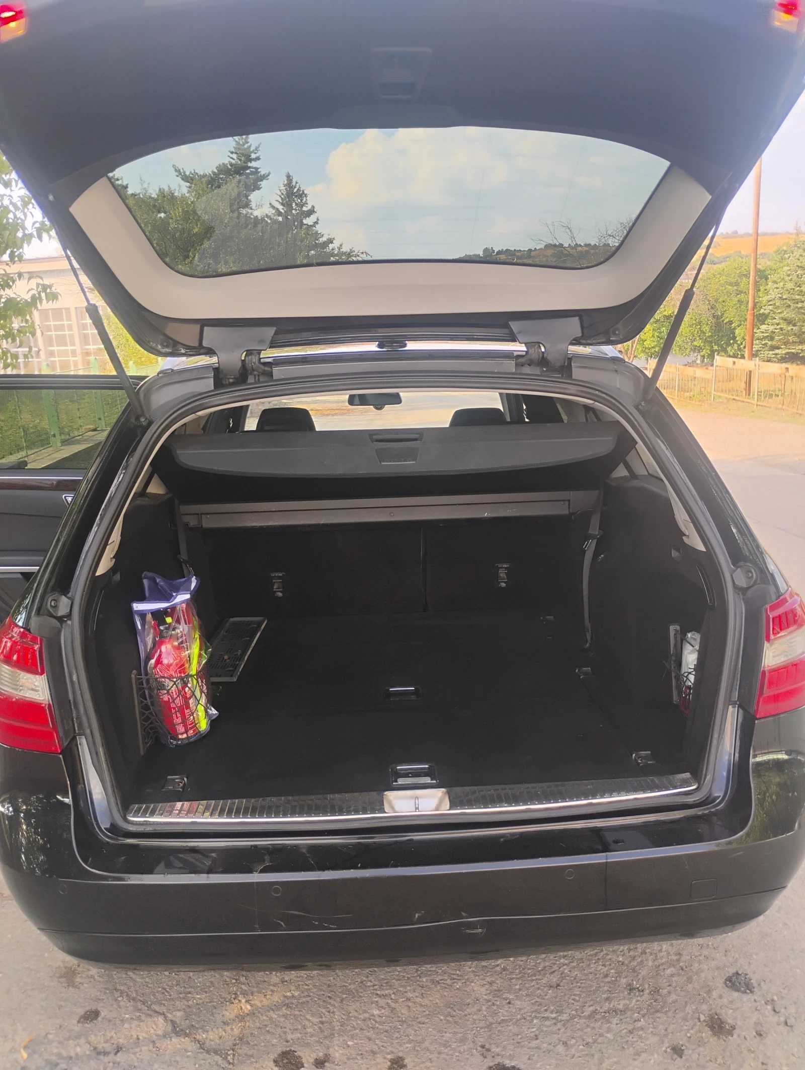 Mercedes-Benz E 220, снимка 6 - Автомобили и джипове - 55598902