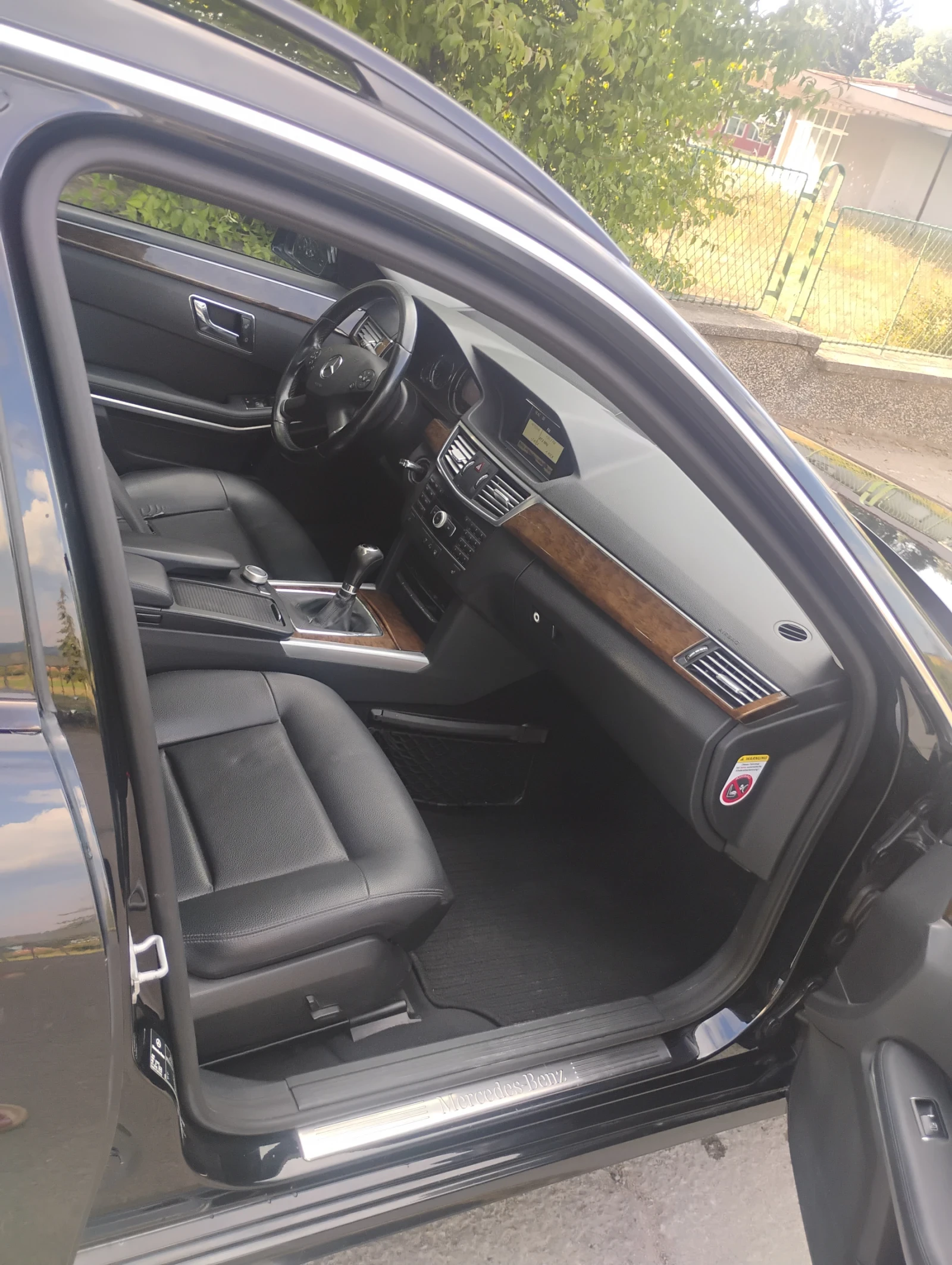 Mercedes-Benz E 220, снимка 11 - Автомобили и джипове - 55598902