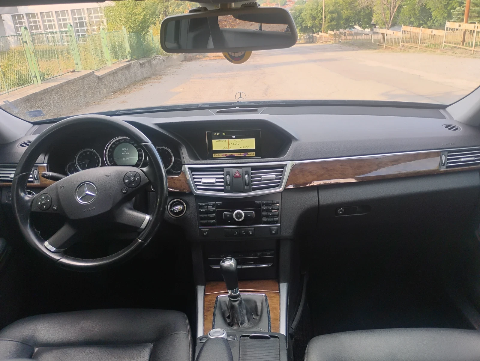 Mercedes-Benz E 220, снимка 8 - Автомобили и джипове - 55598902