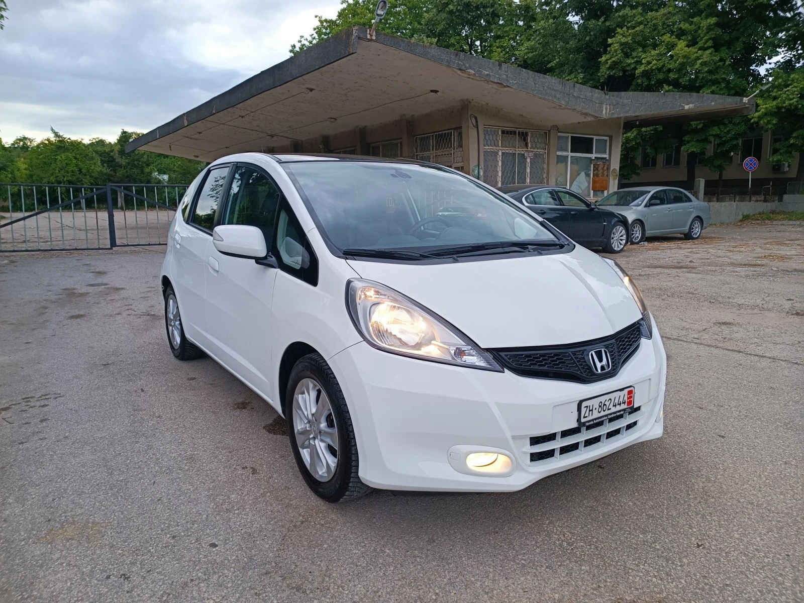 Honda Jazz 1.4i-99кс-ШВЕЙЦАРИЯ-РЪЧКА, снимка 2 - Автомобили и джипове - 55607200