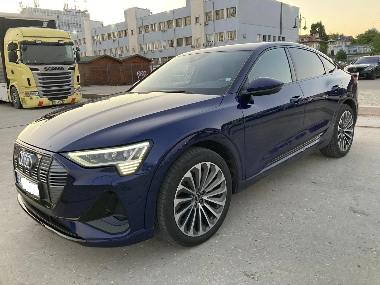 Audi E-Tron 55 Sportback S Line, снимка 2 - Автомобили и джипове - 55621803