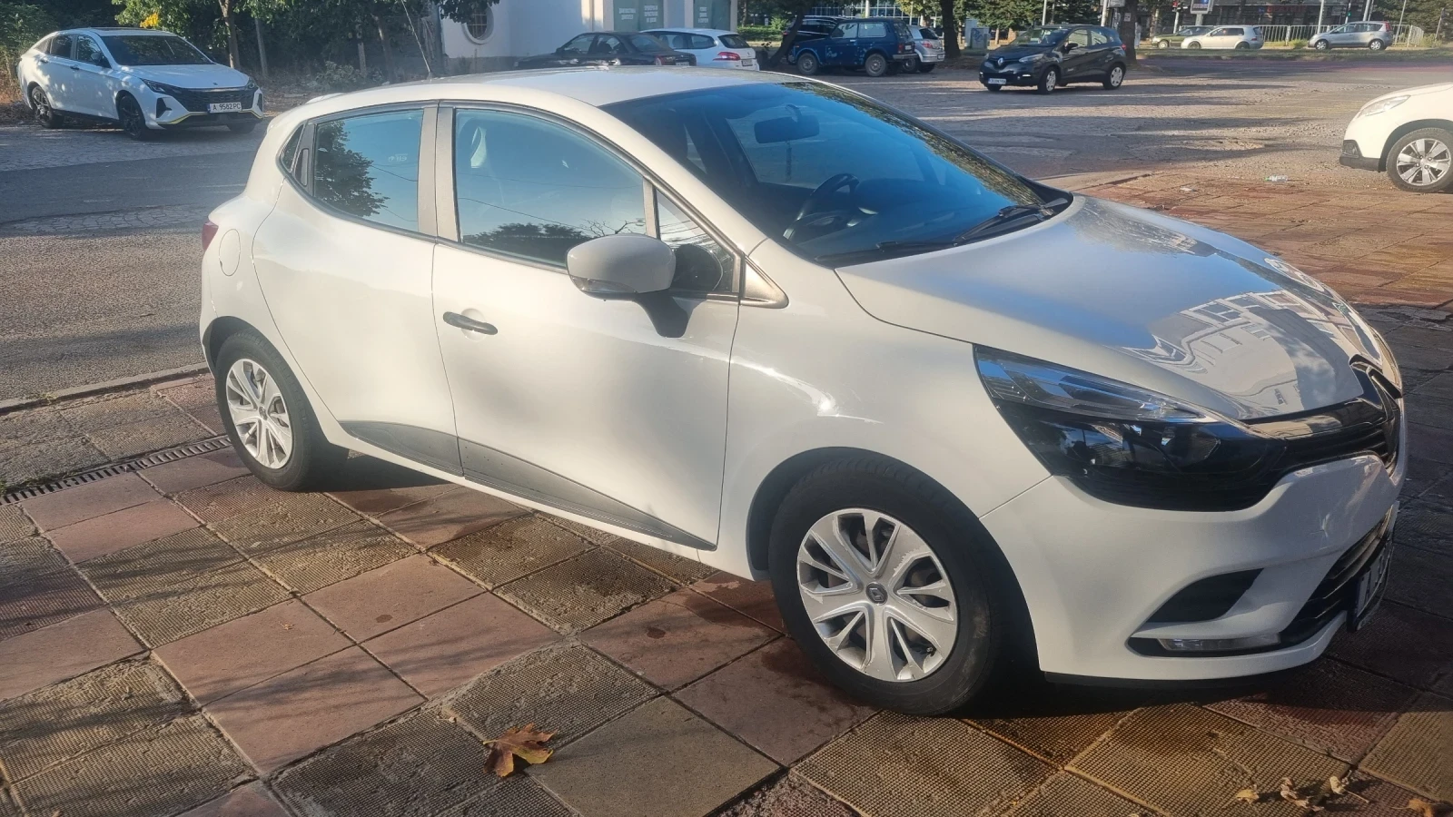 Renault Clio, снимка 4 - Автомобили и джипове - 55646722
