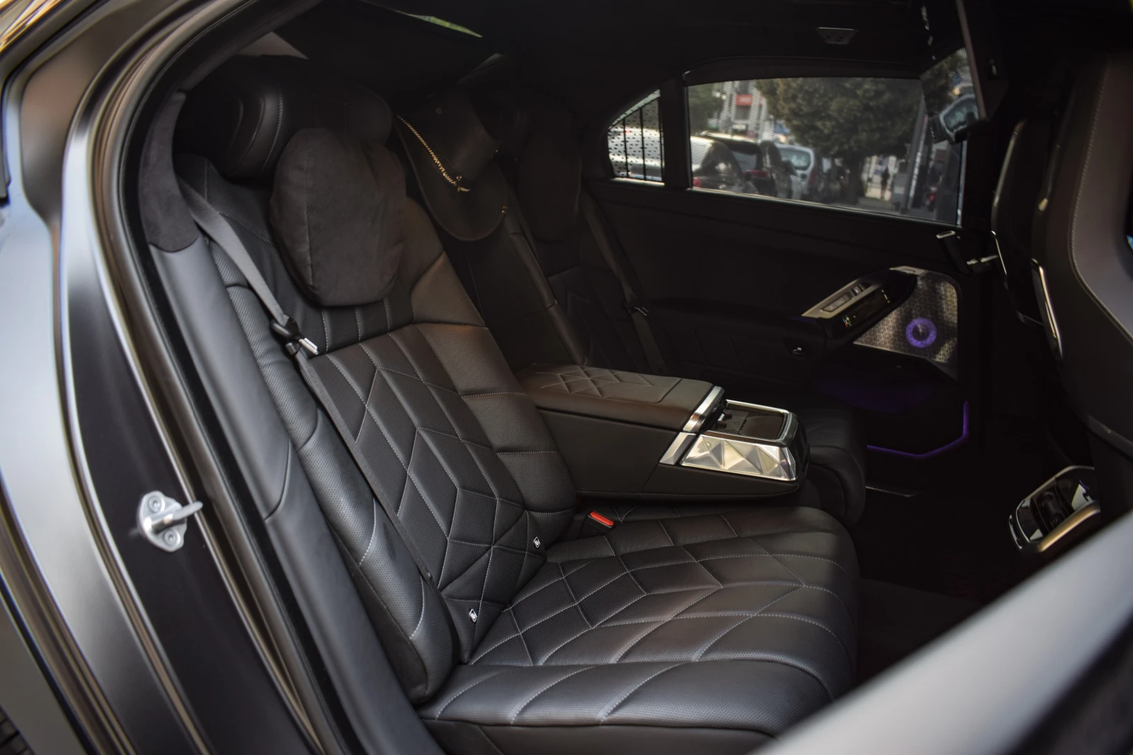 BMW 750 Mansory, снимка 13 - Автомобили и джипове - 55678752