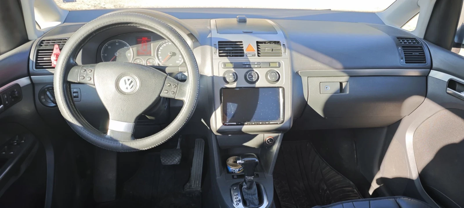 VW Touran Highline, снимка 11 - Автомобили и джипове - 56105382