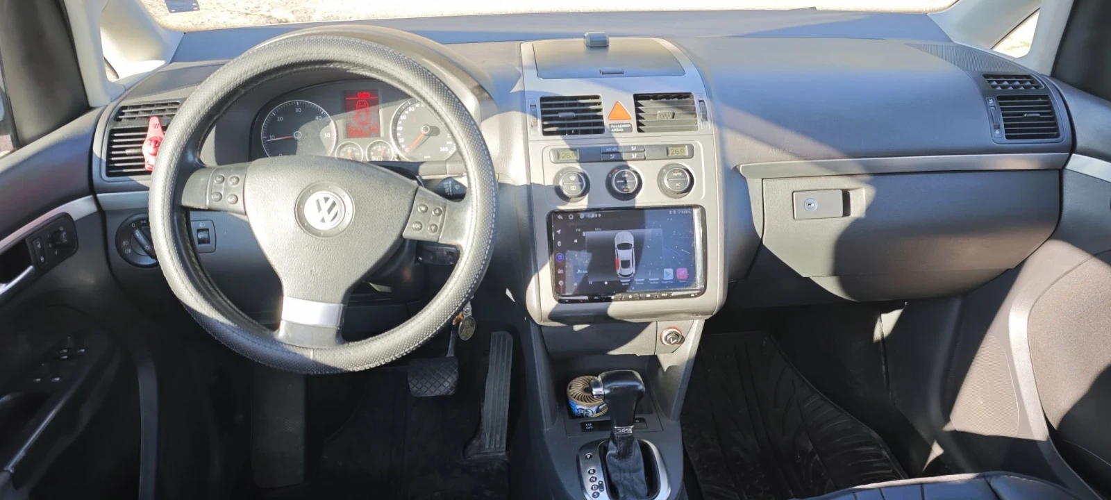 VW Touran Highline, снимка 15 - Автомобили и джипове - 56105382