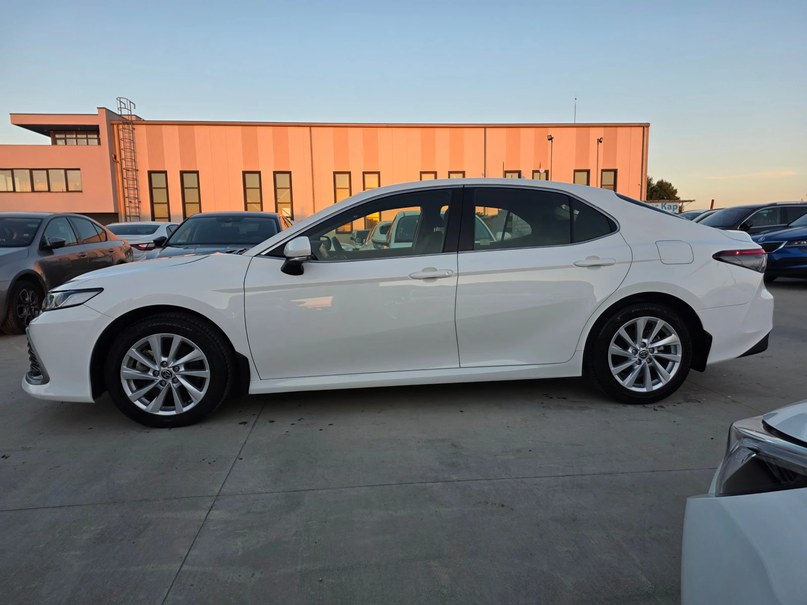 Toyota Camry  COMFORT 2.5 DUAL VVTI HYBRID B- ГАРАНЦИЯ ДО 2032г, снимка 2 - Автомобили и джипове - 56137318