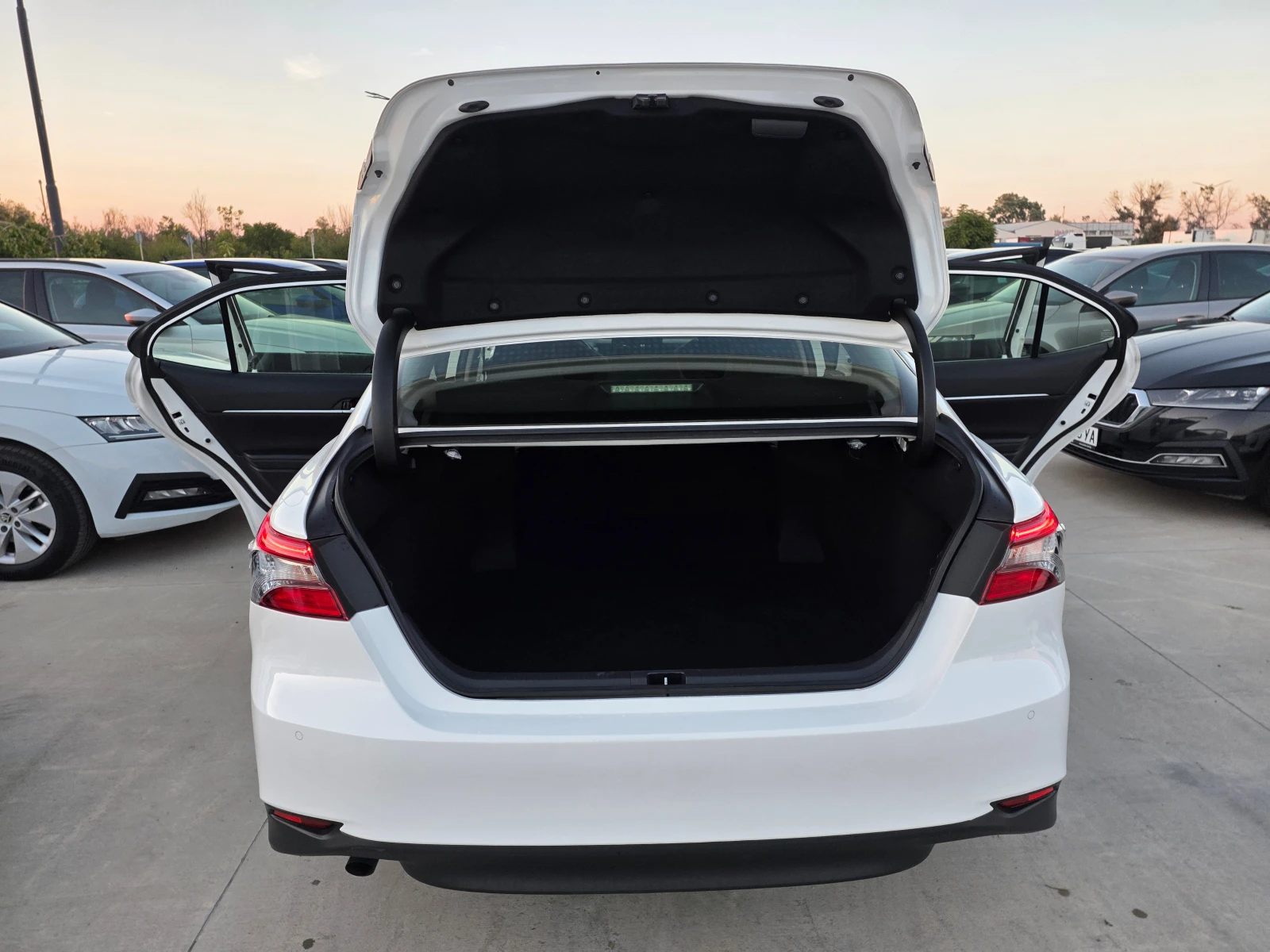 Toyota Camry  COMFORT 2.5 DUAL VVTI HYBRID B- ГАРАНЦИЯ ДО 2032г, снимка 11 - Автомобили и джипове - 56137318