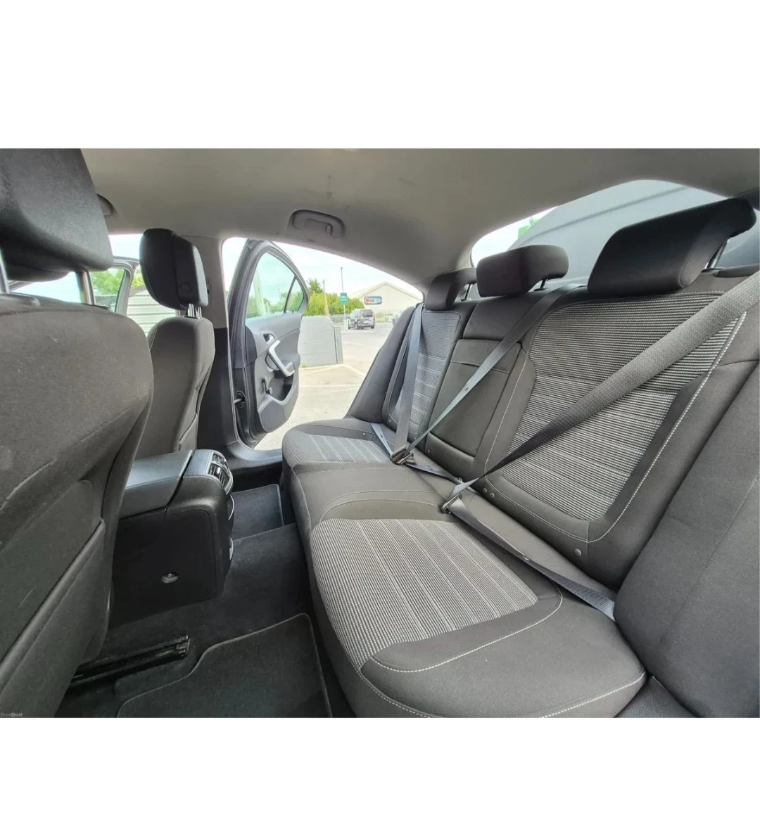 Opel Insignia, снимка 3 - Автомобили и джипове - 56448324