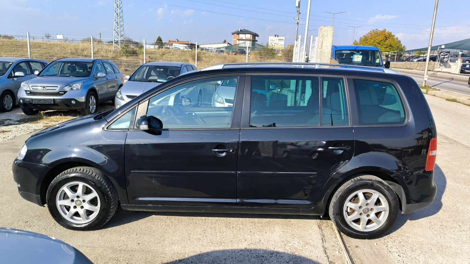VW Touran 2.0TD, снимка 6 - Автомобили и джипове - 56613419
