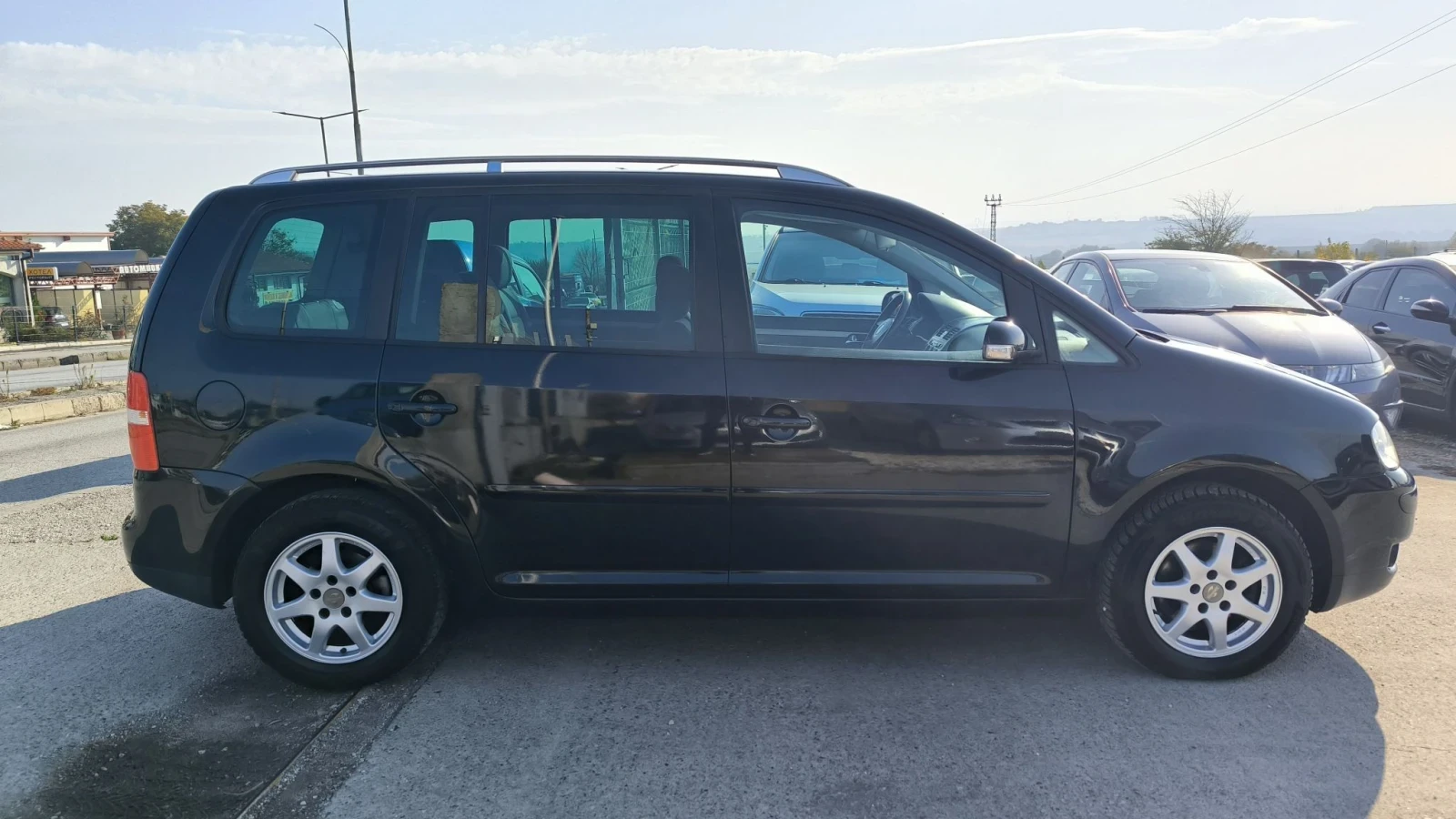 VW Touran 2.0TD, снимка 4 - Автомобили и джипове - 56613419