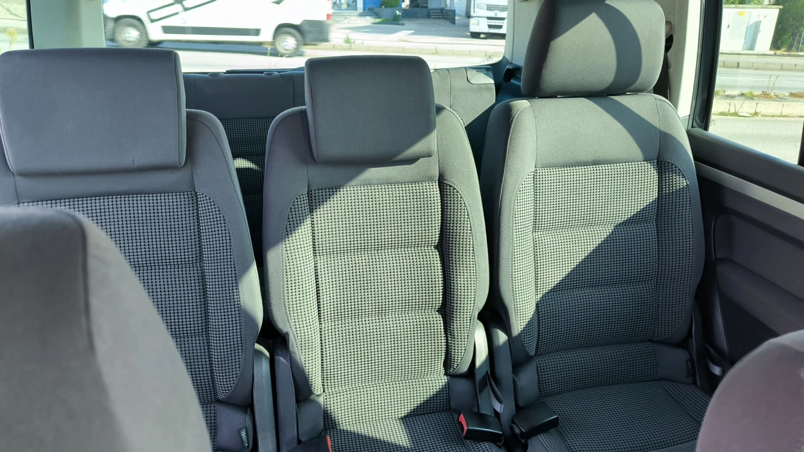 VW Touran 2.0TD, снимка 12 - Автомобили и джипове - 56613419