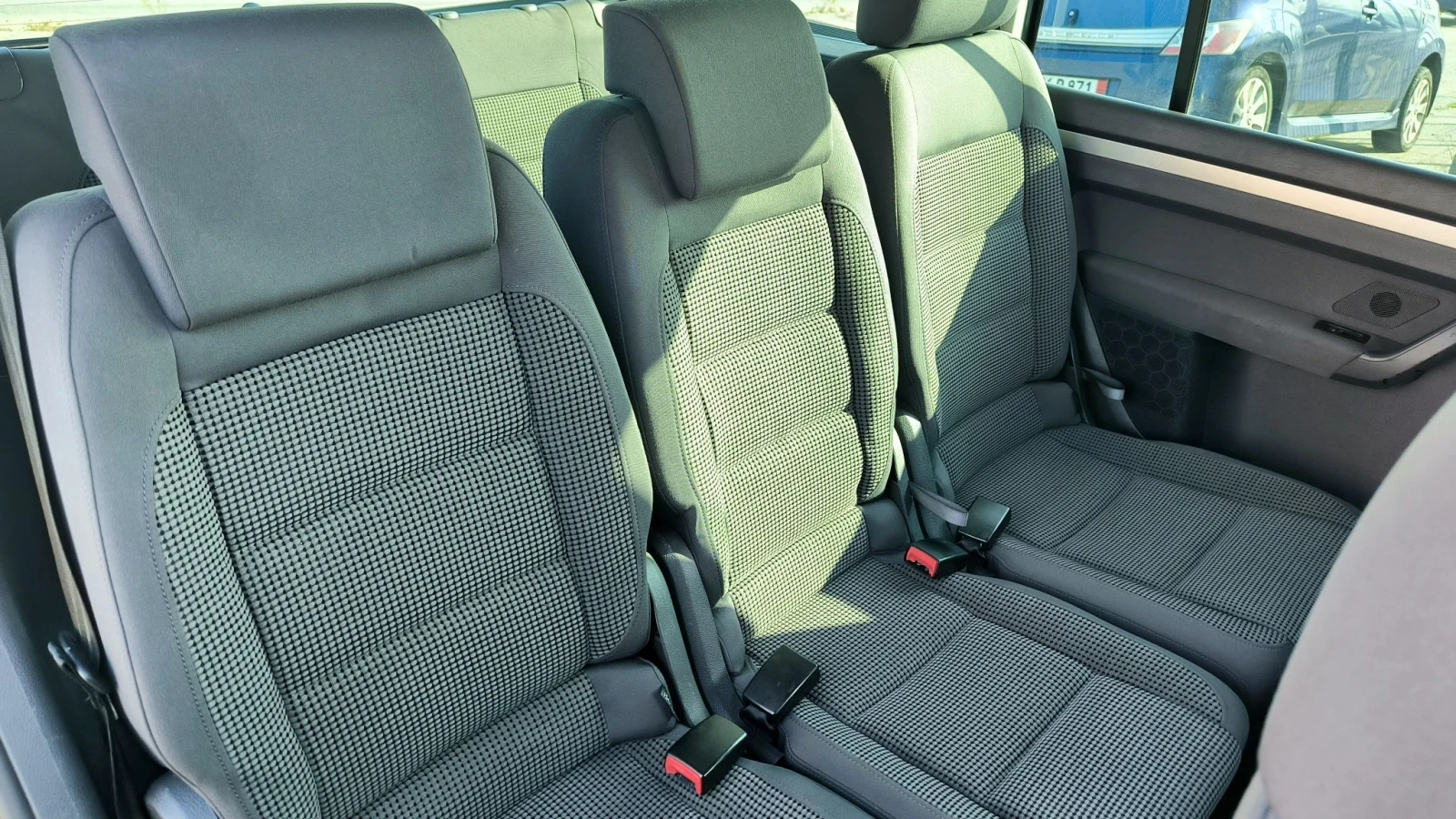VW Touran 2.0TD, снимка 11 - Автомобили и джипове - 56613419