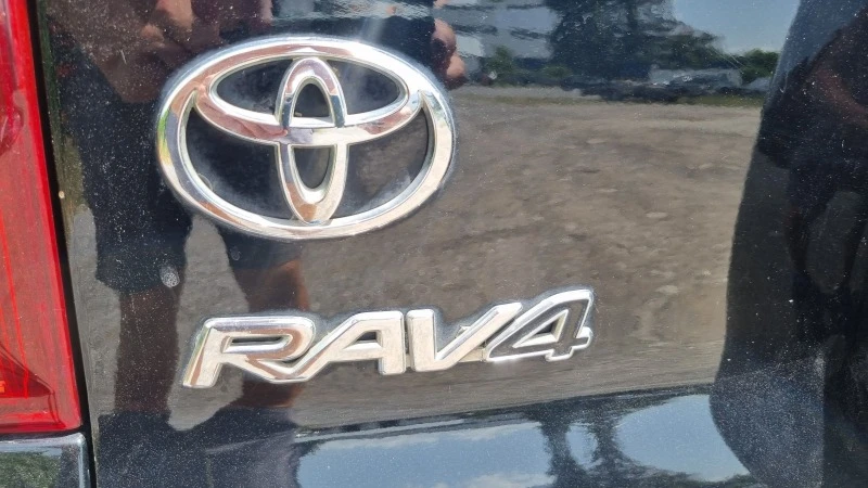 Toyota Rav4 2.0 D4D Фейслифт 12.04г. 3 Ключа, снимка 5 - Автомобили и джипове - 46367729