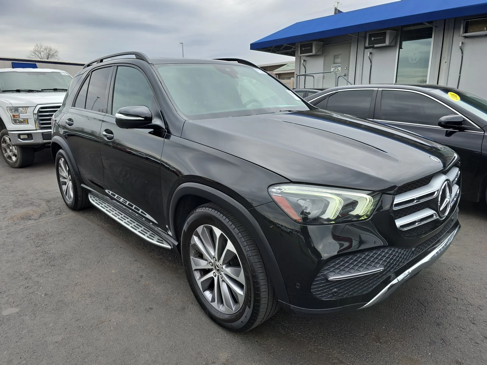 Mercedes-Benz GLE 350 4MATIC * М. ТОЧКА * BURMESTER * ПОДГРЕВ *  - изображение 3