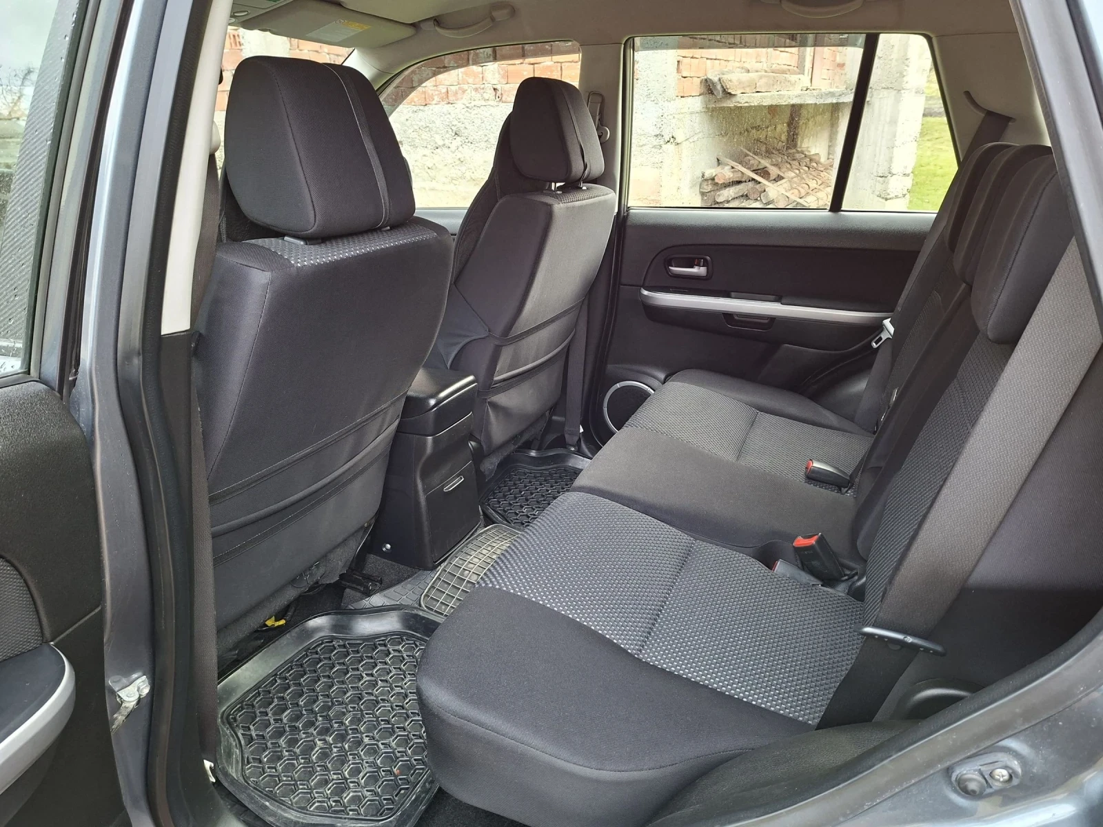 Suzuki Grand vitara 1.9 ddis, снимка 7 - Автомобили и джипове - 53903369