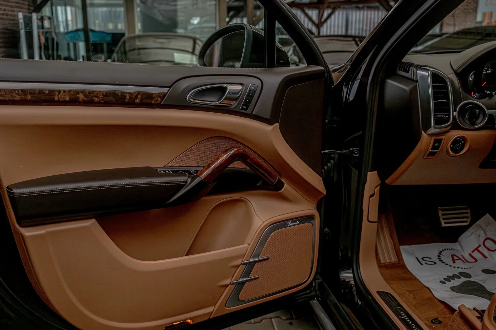 Porsche Cayenne 4.8 S/PDLS/Burmester/Club Sport/Пано/Обдухване/Chr, снимка 8 - Автомобили и джипове - 53966939