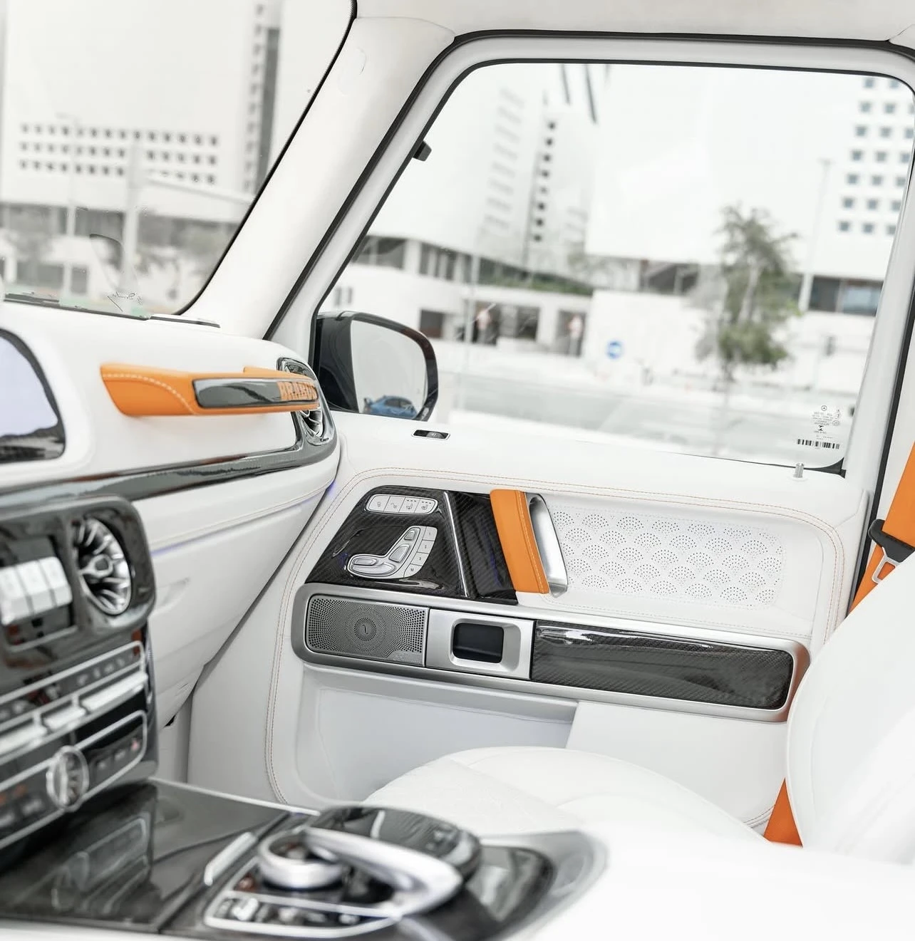 Mercedes-Benz G 63 AMG Brabus Package + Carbon, снимка 10 - Автомобили и джипове - 54230856