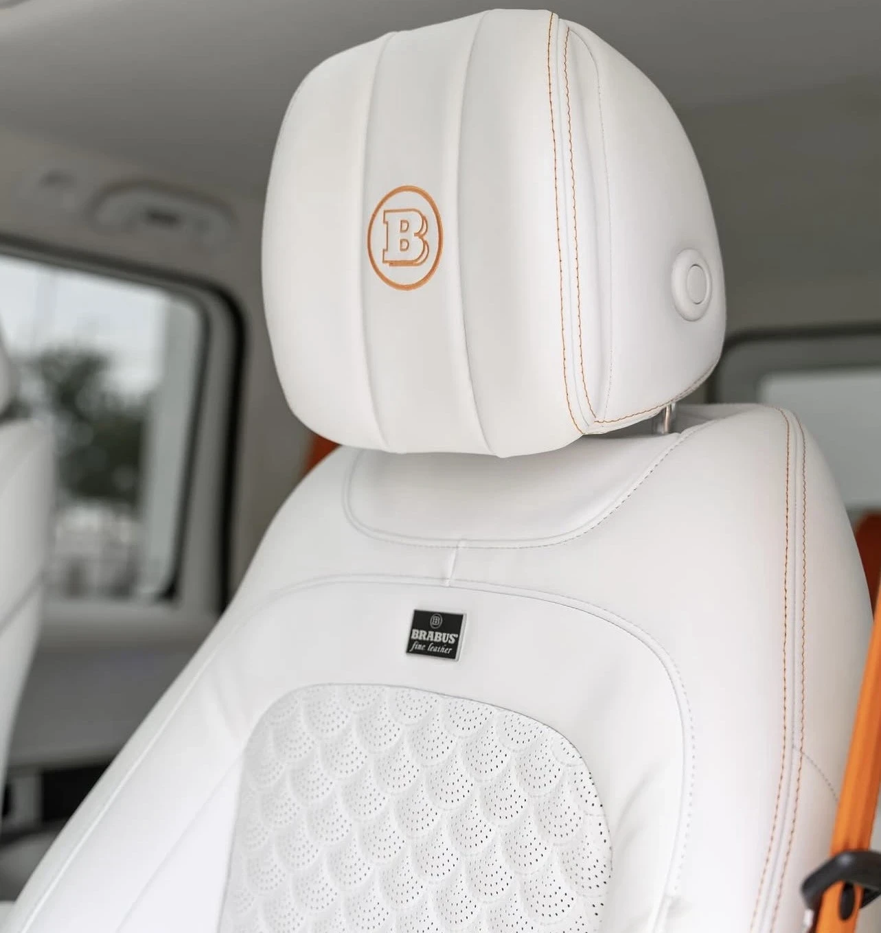 Mercedes-Benz G 63 AMG Brabus Package + Carbon, снимка 9 - Автомобили и джипове - 54230856