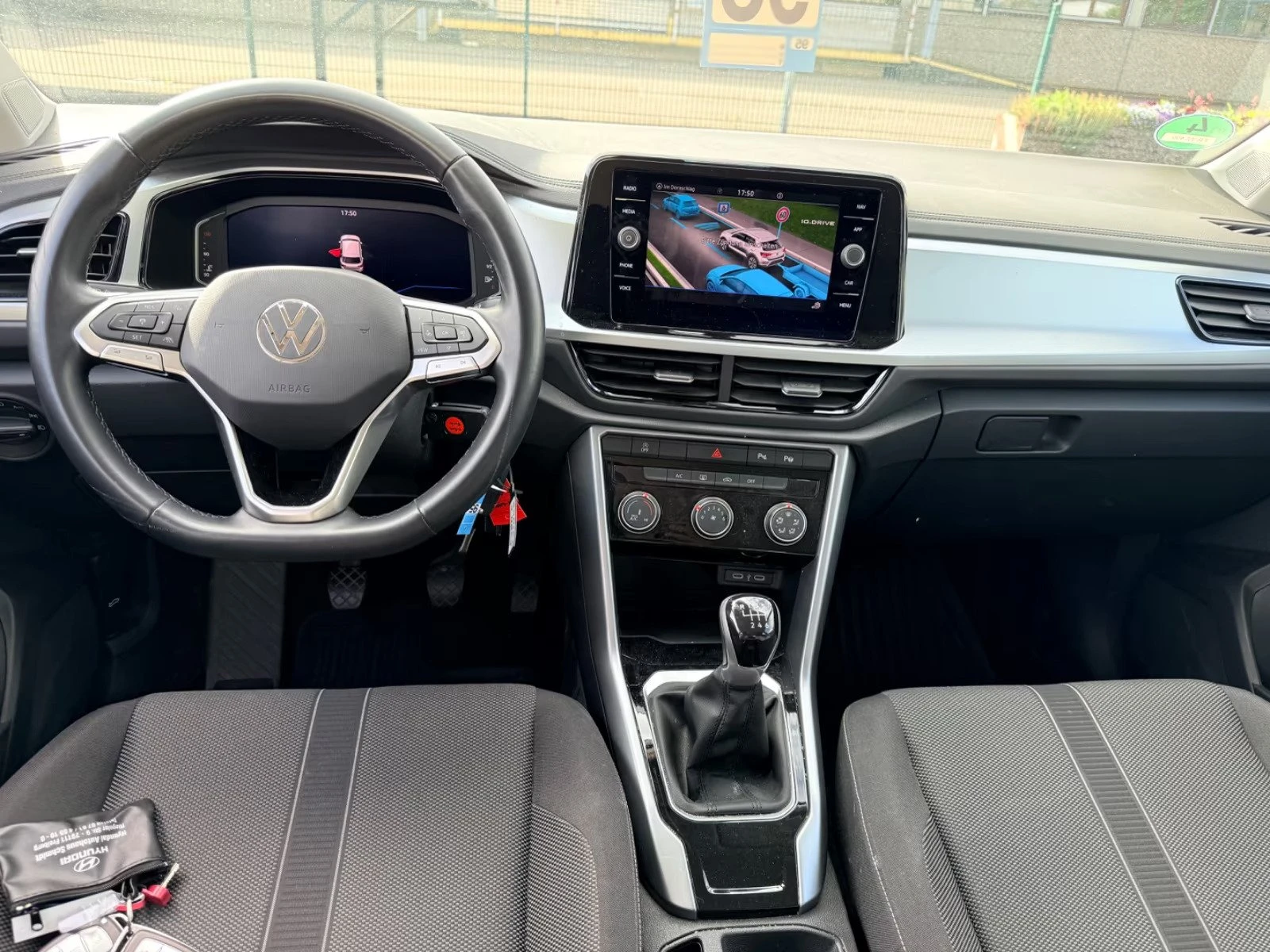VW T-Roc 2.0TDI LIFE Q.DRIVE VIRTUAL COCKPIT CARPLAY PARК  , снимка 8 - Автомобили и джипове - 54771649