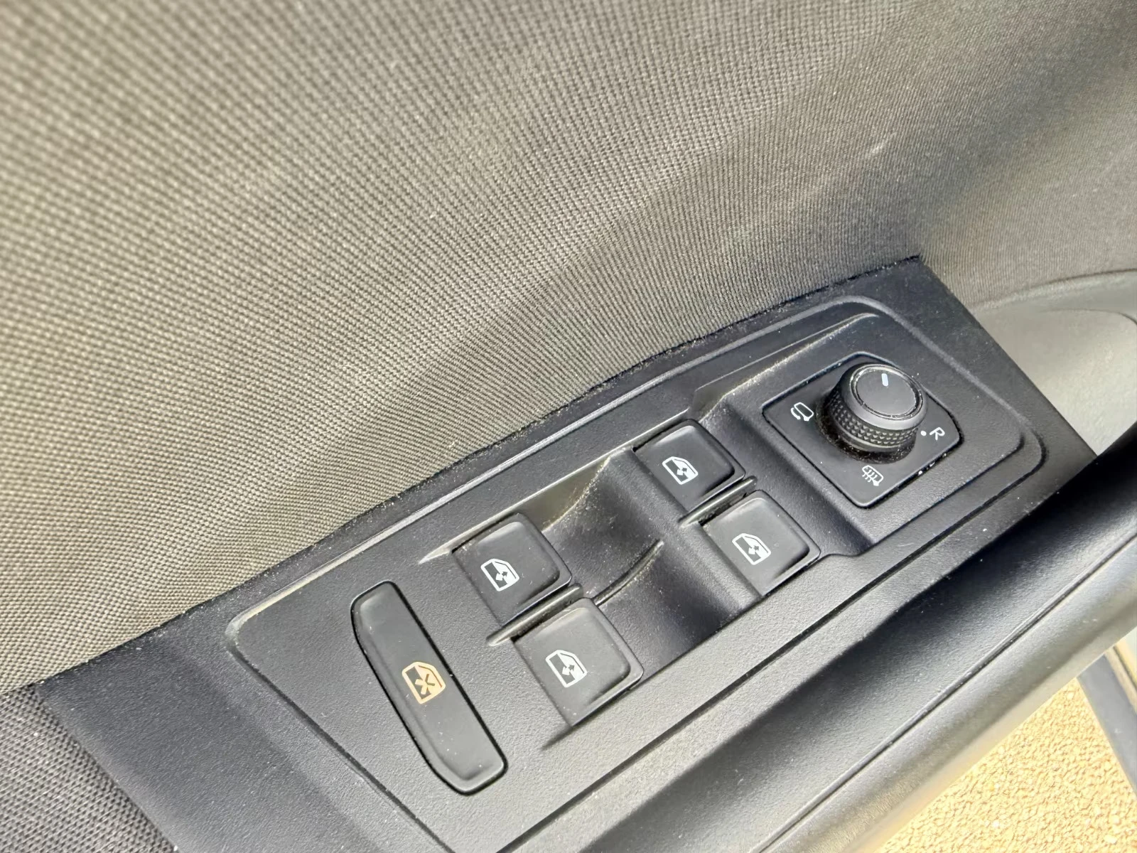 VW T-Roc 2.0TDI LIFE Q.DRIVE VIRTUAL COCKPIT CARPLAY PARК  , снимка 16 - Автомобили и джипове - 54771649