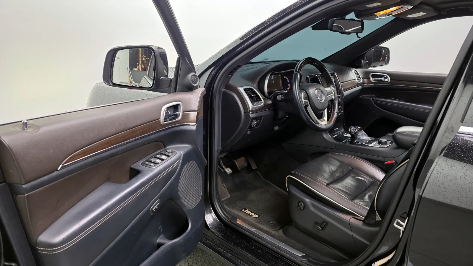 Jeep Grand cherokee 3.0 Overland, снимка 9 - Автомобили и джипове - 54764009