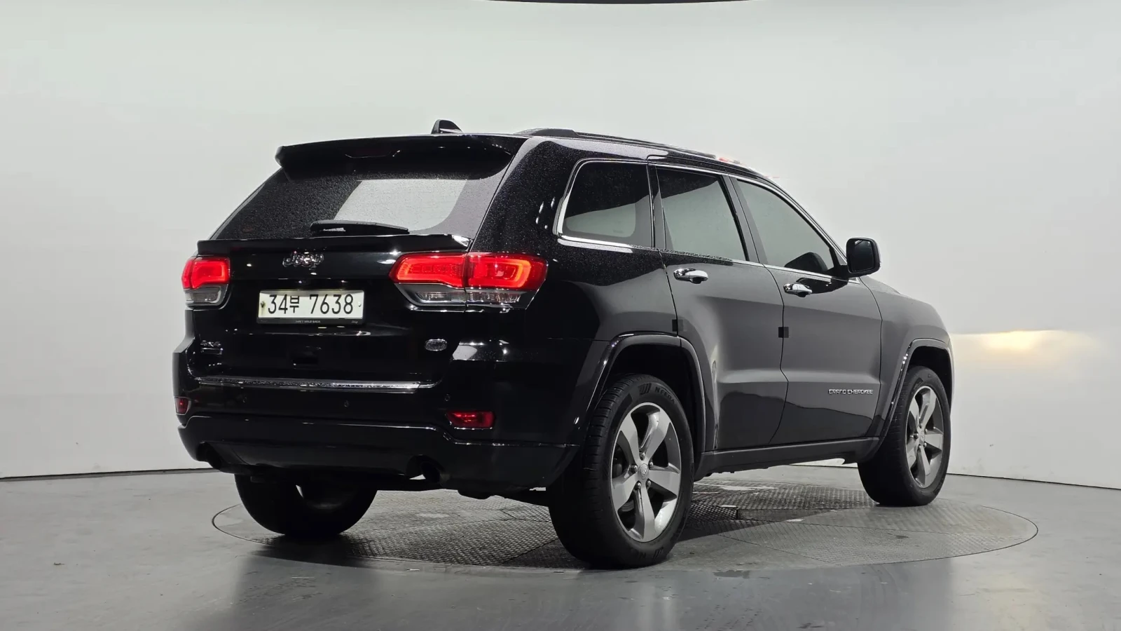 Jeep Grand cherokee 3.0 Overland, снимка 2 - Автомобили и джипове - 54764009