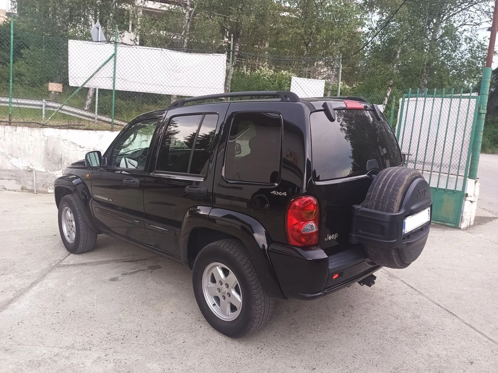 Jeep Cherokee, снимка 4 - Автомобили и джипове - 54873717